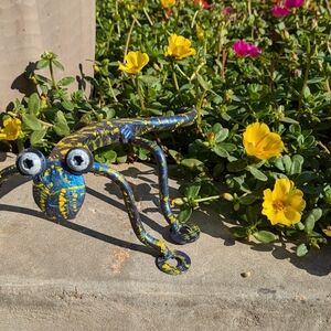 Yard art lizard #2
